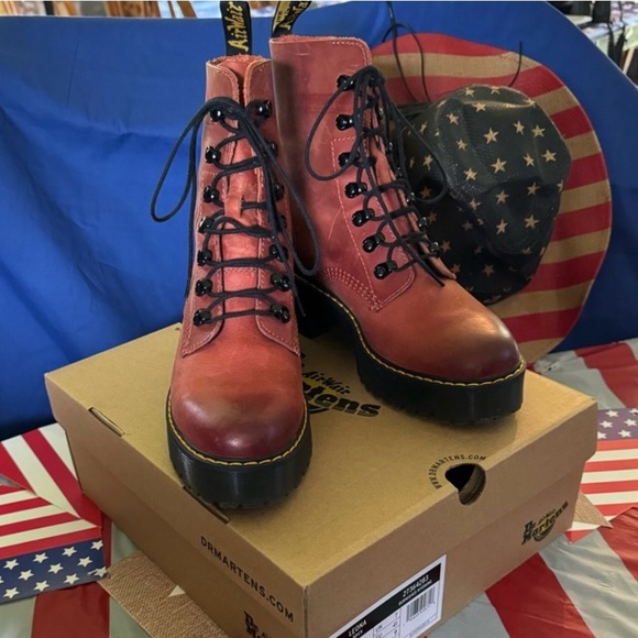 NEW Dr. Martens Leona BRICK RED ☄️- EU 41 / US Woman’s 9 9.5 10 - Picture 2 of 6